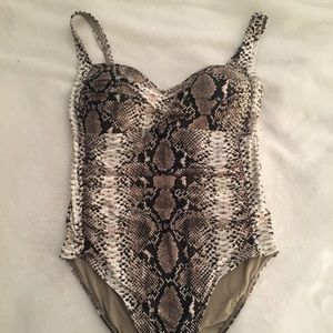 Bond-eye Australia One Piece